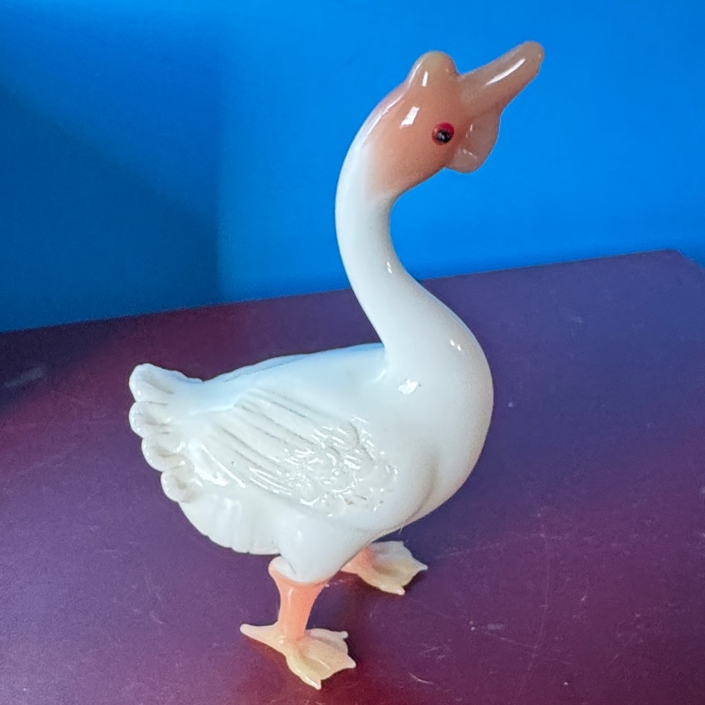 Vintage hand carved Charming White and Orange Goose Figurine - Picture 3 of 8
